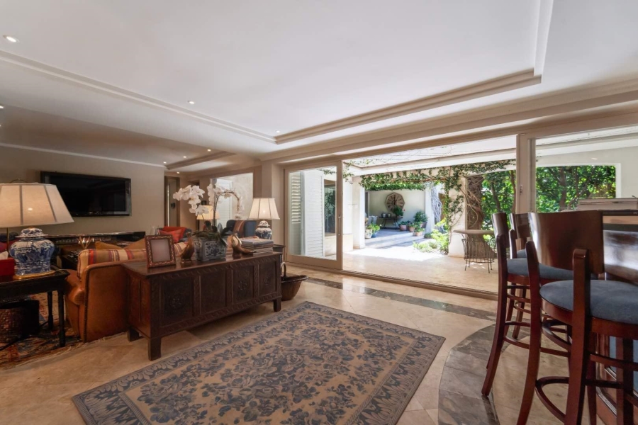 5 Bedroom Property for Sale in Fresnaye Western Cape